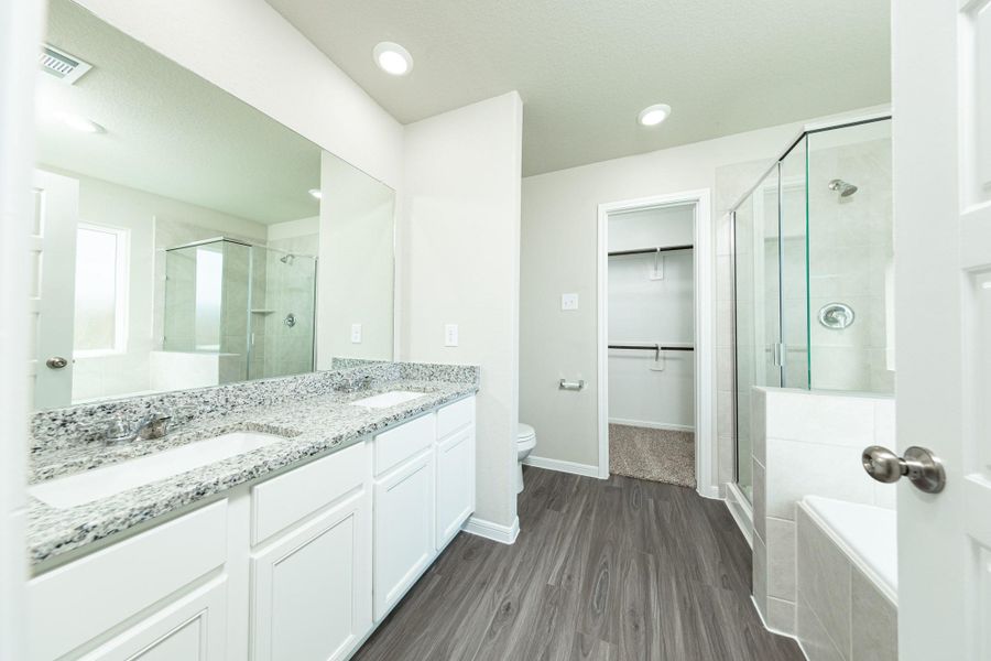 Furnished interior view inside a new home in Mackenzie Creek, Conroe (Image 6). Furnished interior view inside a new home in Mackenzie Creek, Conroe (Image 6).