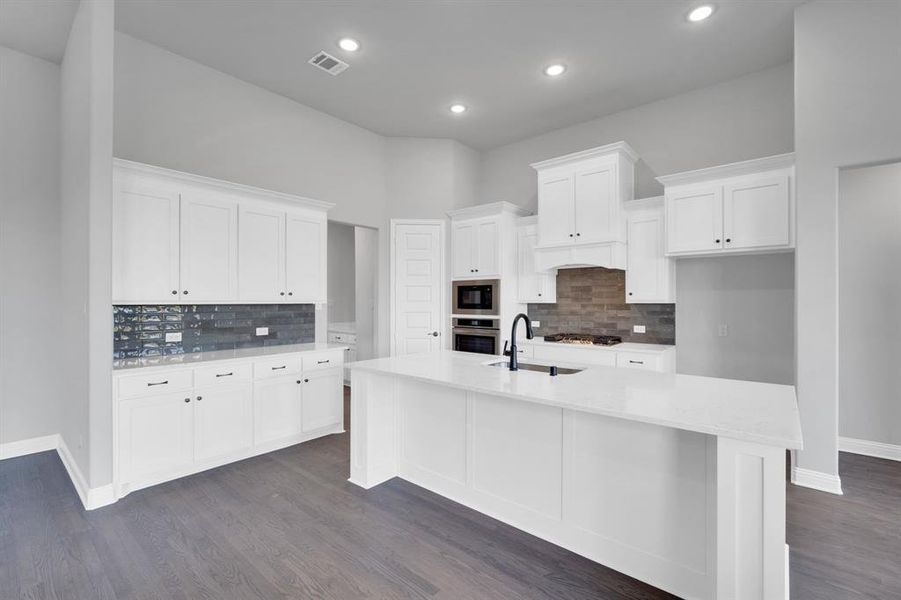 Furnished interior view inside a new home in , Waxahachie (Image 5).
