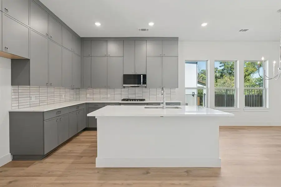 Sleek backsplash and hardware.