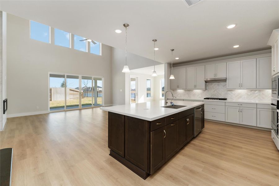 Furnished interior view inside a new home in Valencia, Manvel (Image 7).