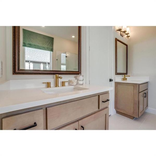 The El Paso II Floorplan - Owner's Bath