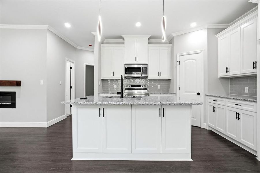 Furnished interior view inside a new home in , Alvarado (Image 6).