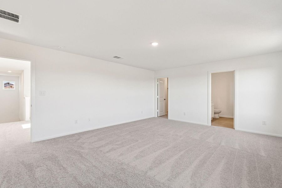 Spacious, unfurnished interior of a new home in Montgomery Bend, Montgomery (Image 22).