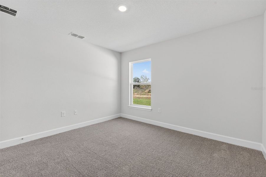 Spacious, unfurnished interior of a new home in Hill Country Estates, Dade City (Image 23).