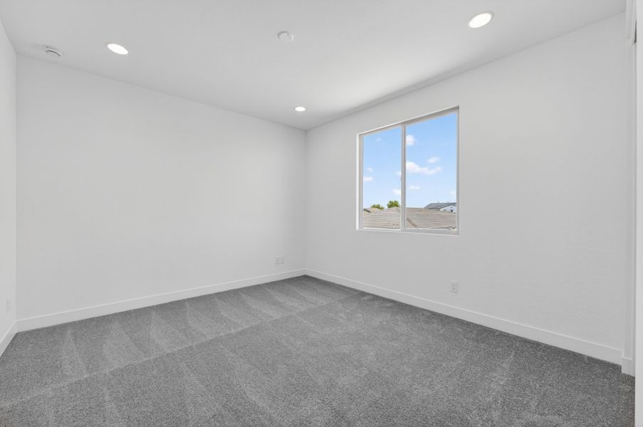 Spacious, unfurnished interior of a new home in Combs Ranch, San Tan Valley (Image 34).