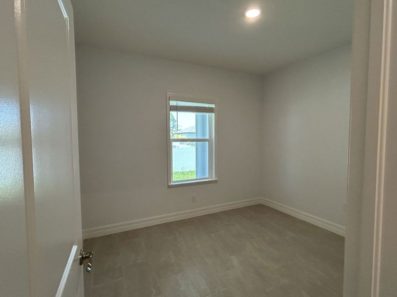 Spacious, unfurnished interior of a new home in Burnt Store, Cape Coral (Image 22). Spacious, unfurnished interior of a new home in Burnt Store, Cape Coral (Image 22).