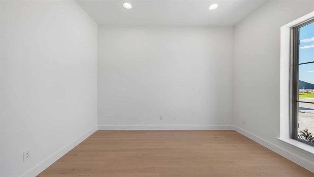 Spacious, unfurnished interior of a new home in Terraces, Rockwall (Image 17).