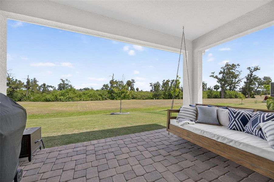 Exterior details and patio area of a home in , Apollo Beach (Image 30).