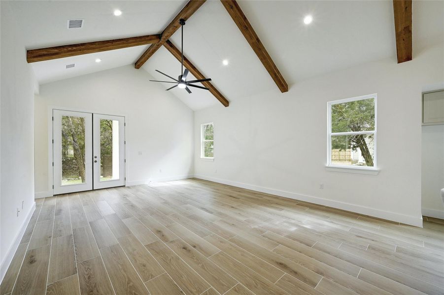 Spacious, unfurnished interior of a new home in , Wimberley (Image 13).