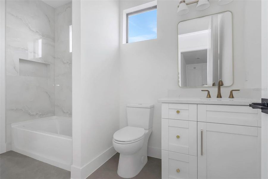 Spacious, unfurnished interior of a new home in , Tampa (Image 27).