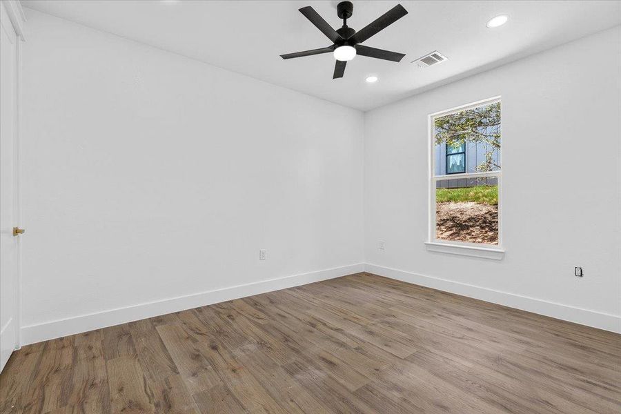 Spacious, unfurnished interior of a new home in , Bastrop (Image 25).