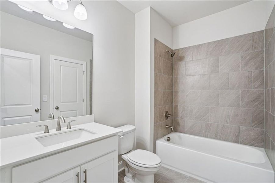 Furnished interior view inside a new home in Aberdeen, Hoschton (Image 7).