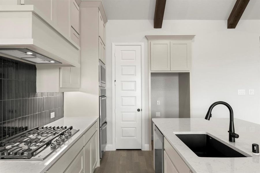 10. 2122 Clairmont - Kitchen (2) 10. 2122 Clairmont - Kitchen (2)