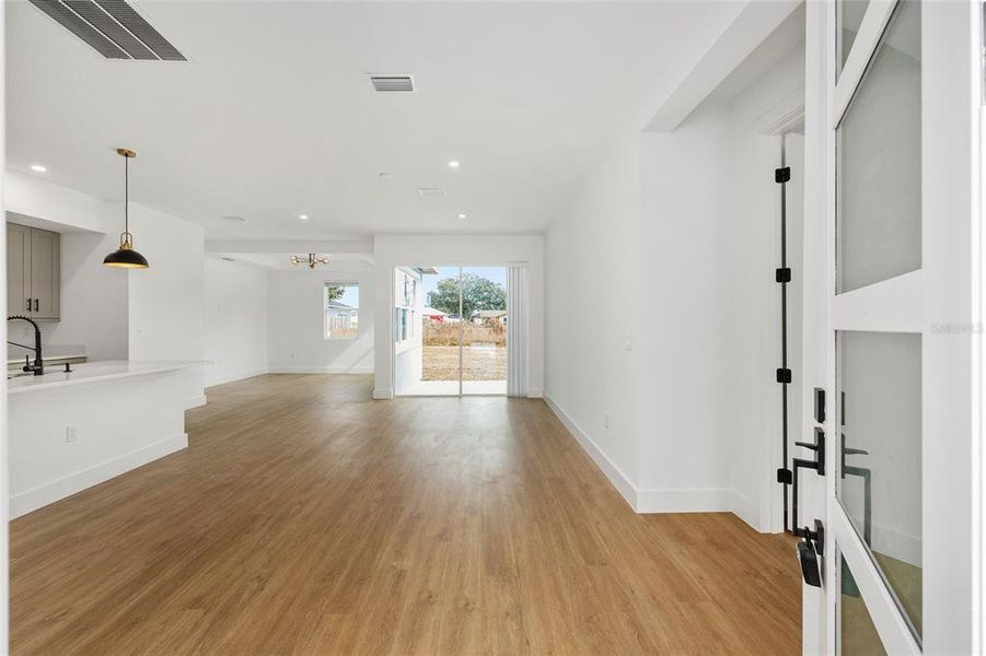 Spacious, unfurnished interior of a new home in , Ocala (Image 33).