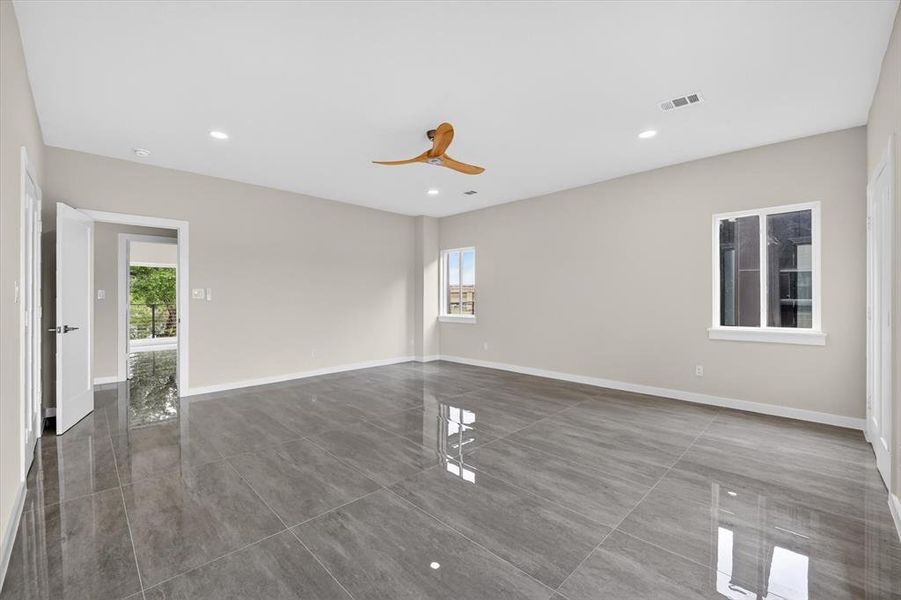 Spacious, unfurnished interior of a new home in , Irving (Image 29).