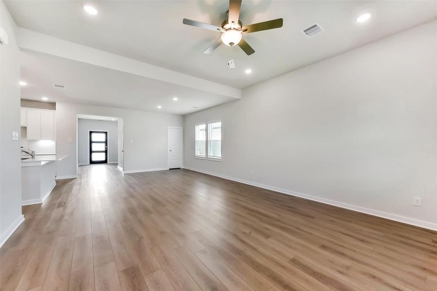Spacious, unfurnished interior of a new home in River Ranch Meadows, Dayton (Image 19).