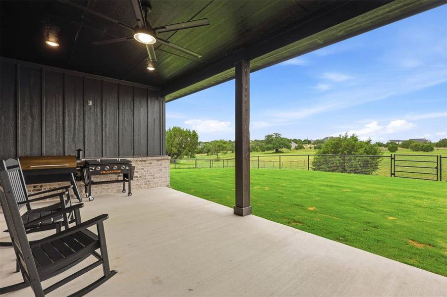 Exterior details and patio area of a home in , Weatherford (Image 4).