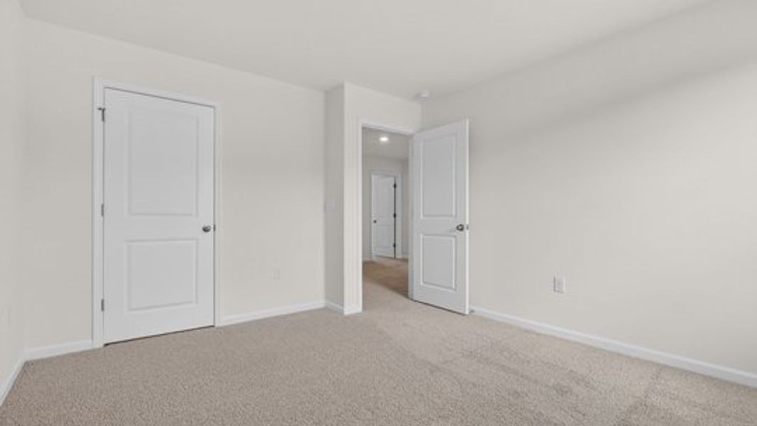 Spacious, unfurnished interior of a new home in Shahbain Reserve, Raeford (Image 28).