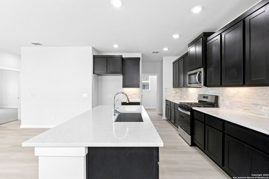 Furnished interior view inside a new home in Willowbrook, New Braunfels (Image 8).