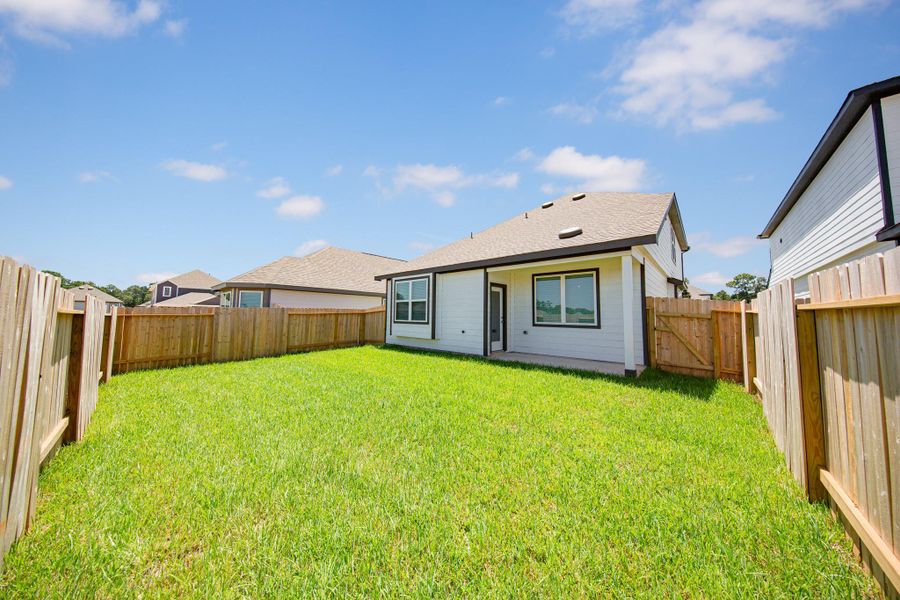 Exterior details and patio area of a home in River's Edge, Conroe (Image 3).