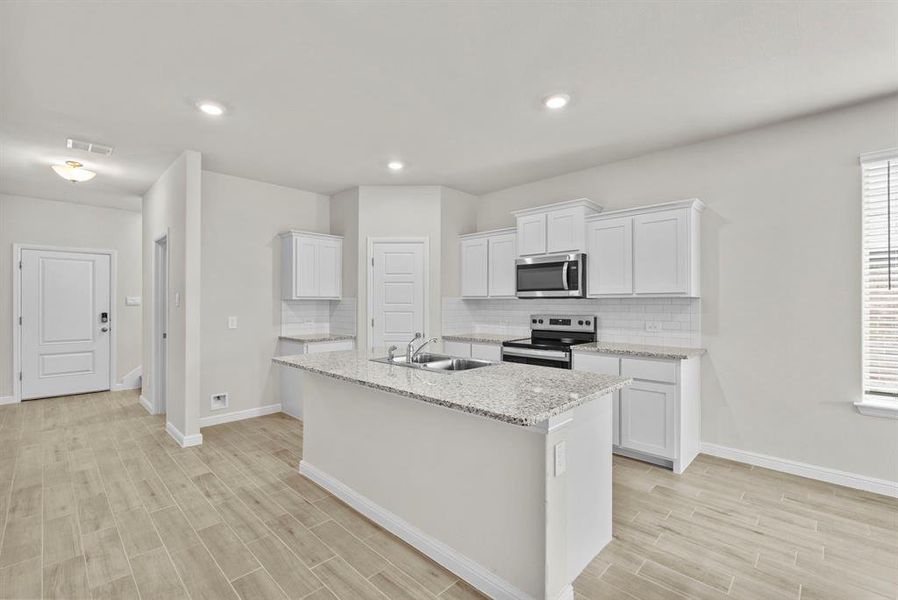Furnished interior view inside a new home in Saratoga, Granbury (Image 8).