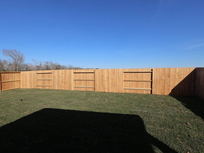 Exterior details and patio area of a home in Lago Mar, Santa Fe (Image 2). Exterior details and patio area of a home in Lago Mar, Santa Fe (Image 2).
