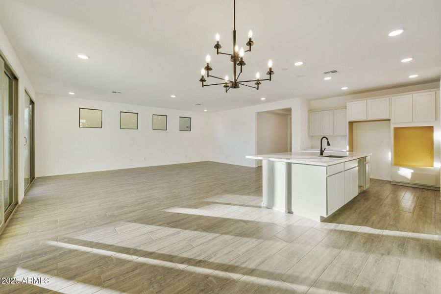 KITCHEN / GREAT ROOM