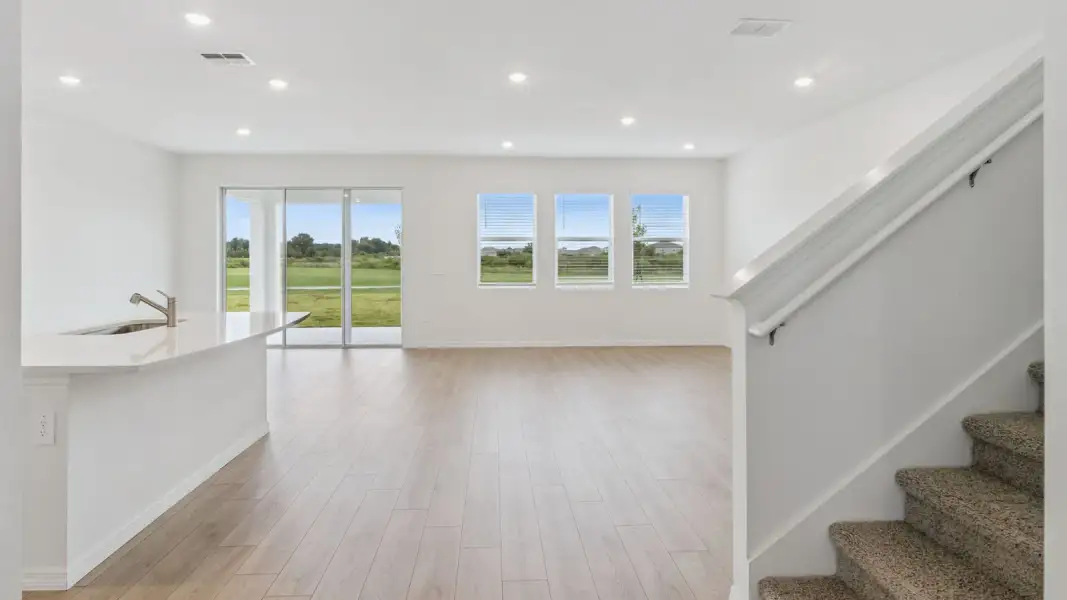 Representative unfurnished interior of a home built from the Coral by D.R. Horton in Hawthorne Ranch, Lakeland (Image 30).