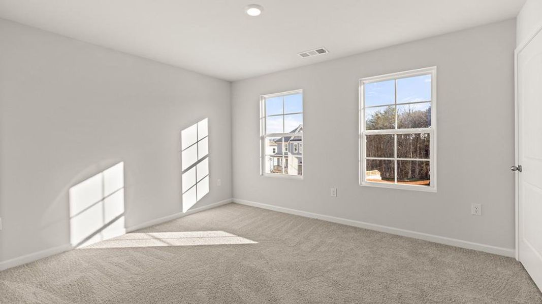 Spacious, unfurnished interior of a new home in Falcon Landing, Gainesville (Image 20).