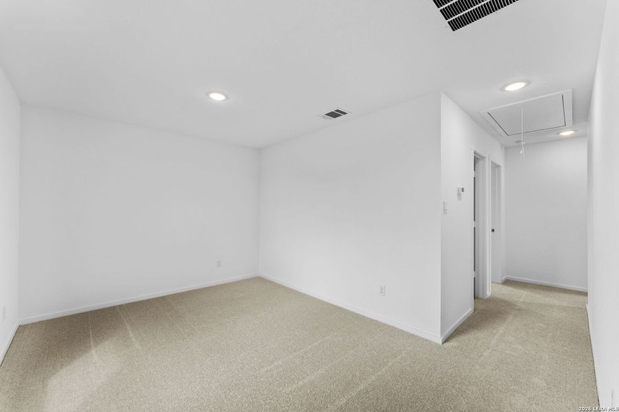 Spacious, unfurnished interior of a new home in Waterwheel, San Antonio (Image 26).
