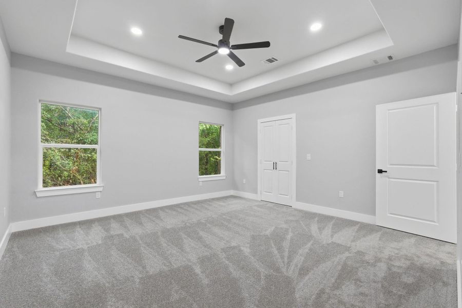 Spacious, unfurnished interior of a new home in , Willis (Image 23).