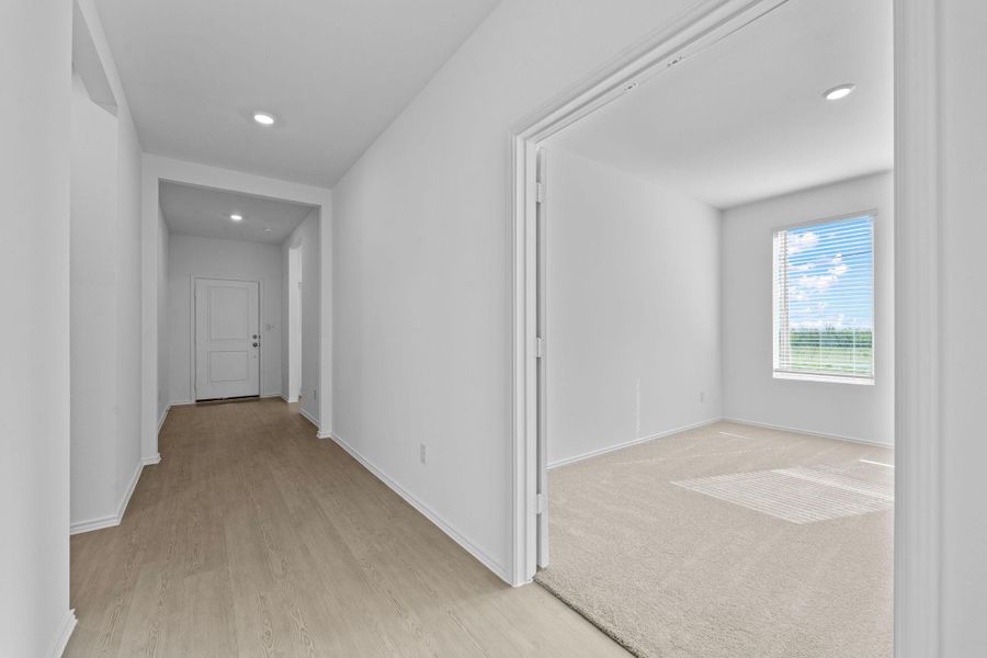 Spacious, unfurnished interior of a new home in Schriber Ranch, Mustang Ridge (Image 19).