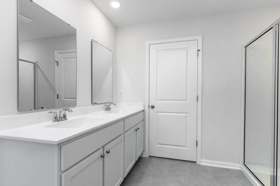 Representative furnished interior of a home built from the HAYDEN by D.R. Horton in South Haven, Camden (Image 20).