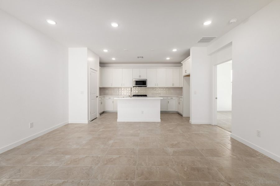 Spacious, unfurnished interior of a new home in Mira Vista at Victory, Buckeye (Image 9).