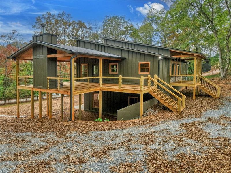Exterior details and patio area of a home in , Blue Ridge (Image 17).