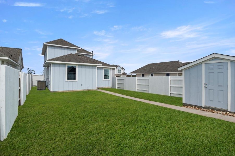 Exterior details and patio area of a home in Harvest Ridge, Elgin (Image 4).