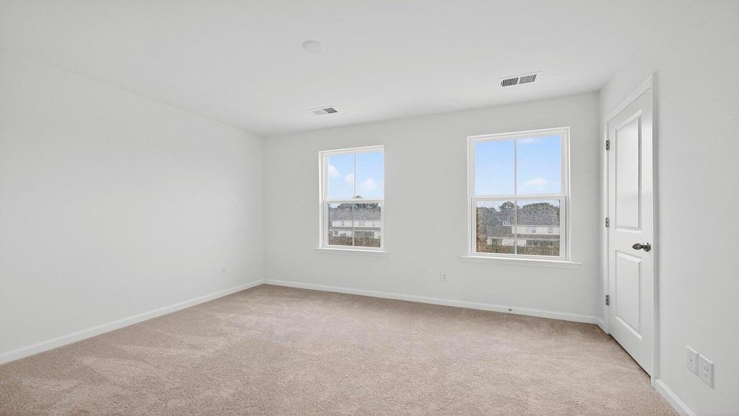 Spacious, unfurnished interior of a new home in , North Charleston (Image 11).