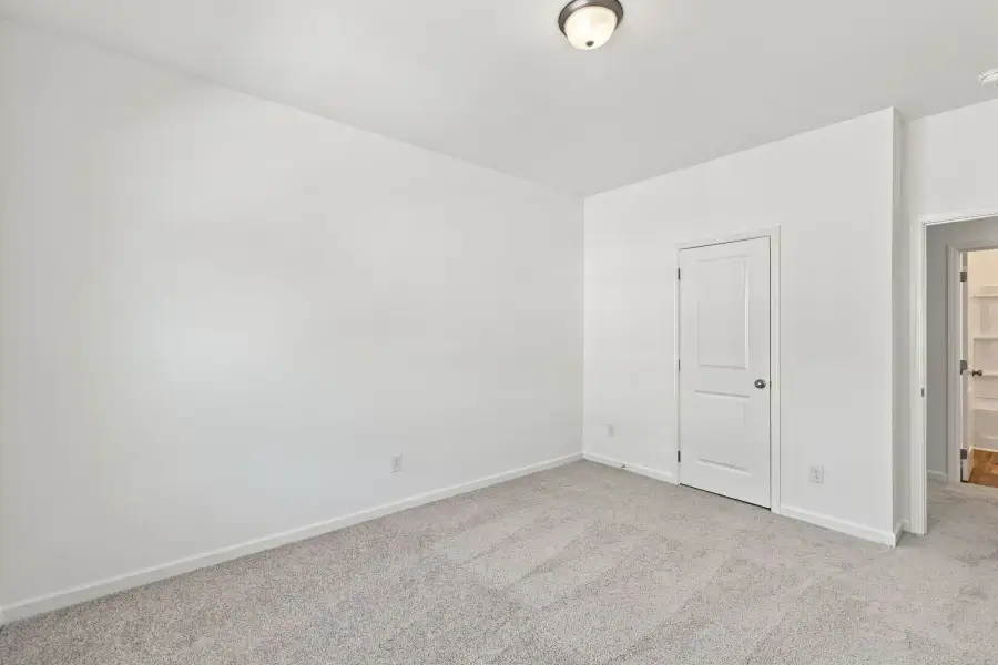 Spacious, unfurnished interior of a new home in Laurelwood Park, Gallatin (Image 25).