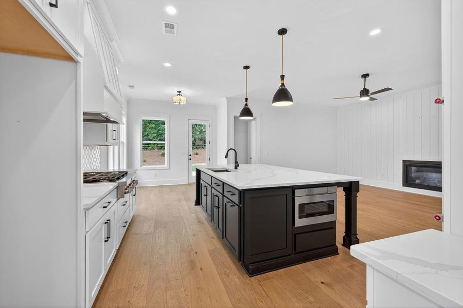 Furnished interior view inside a new home in Livingstone Park, Kennesaw (Image 18).