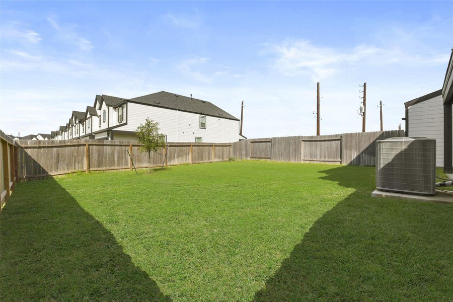Exterior details and patio area of a home in City Gate North, Houston (Image 4).