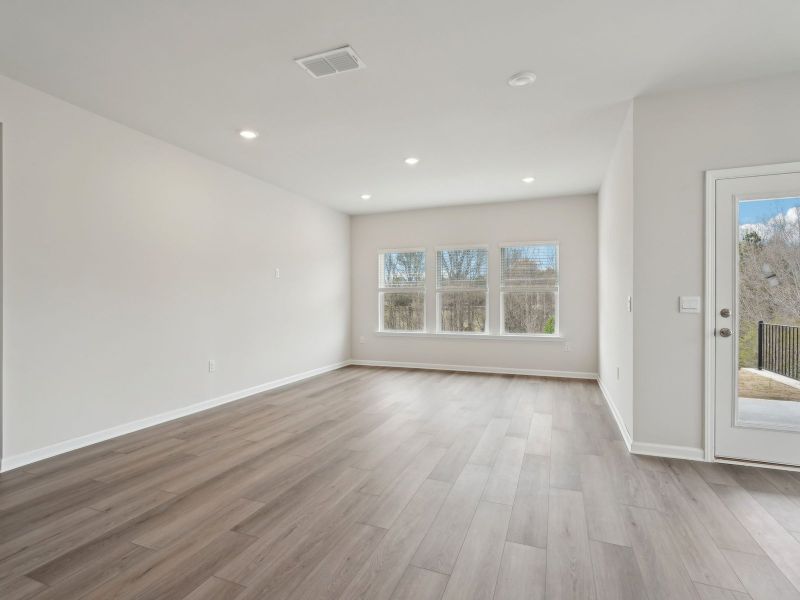 Spacious, unfurnished interior of a new home in Northwoods at Mirror Lake, Villa Rica (Image 12).