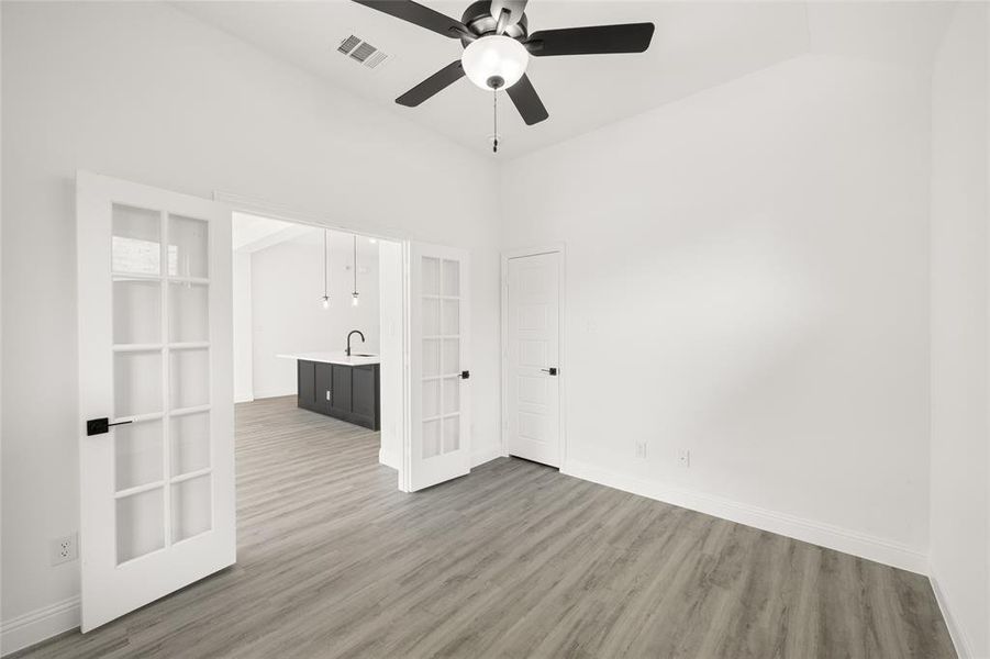 4324 Knight- Study-2