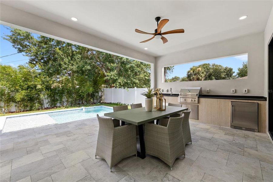 Exterior details and patio area of a home in , Orlando (Image 37).