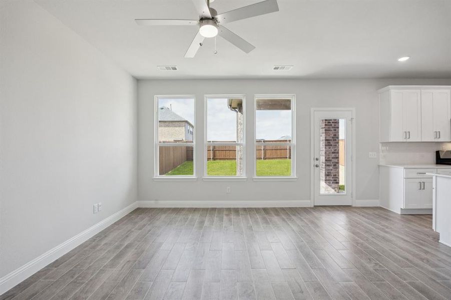 Spacious, unfurnished interior of a new home in Santorini, Seagoville (Image 14).