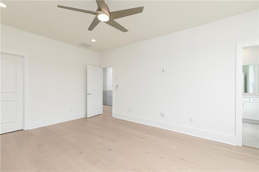 Spacious, unfurnished interior of a new home in , Brookhaven (Image 23).