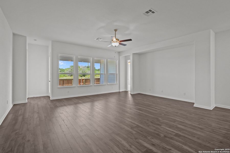 Spacious, unfurnished interior of a new home in Homestead 65', Schertz (Image 21).