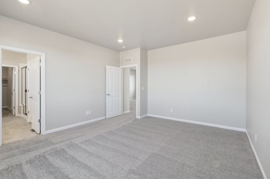 Spacious, unfurnished interior of a new home in Highlands Preserve, Mead (Image 16).