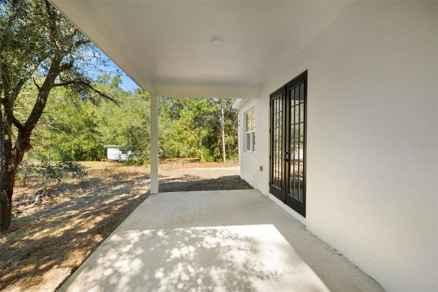 Exterior details and patio area of a home in , Citrus Springs (Image 28).
