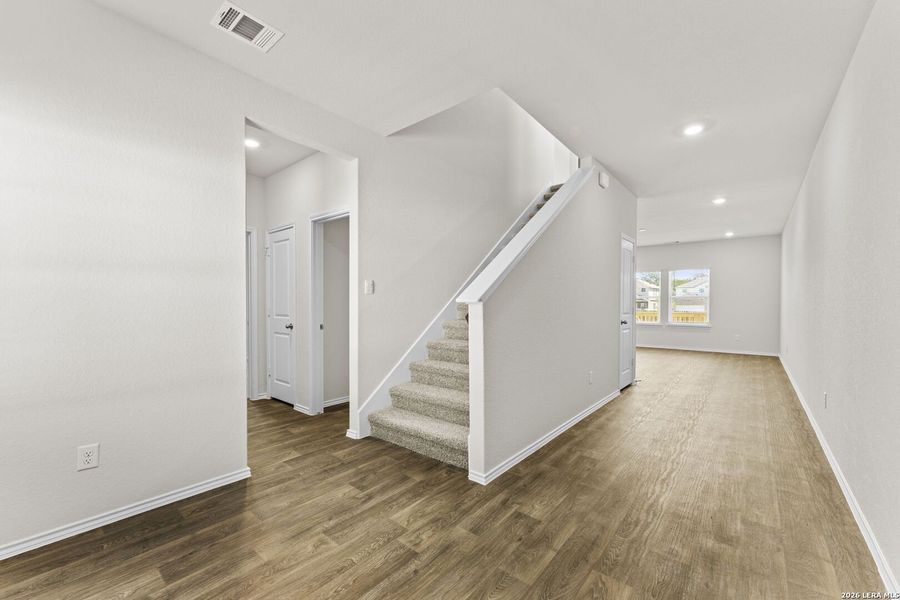 Spacious, unfurnished interior of a new home in Hunters Ranch, San Antonio (Image 20).