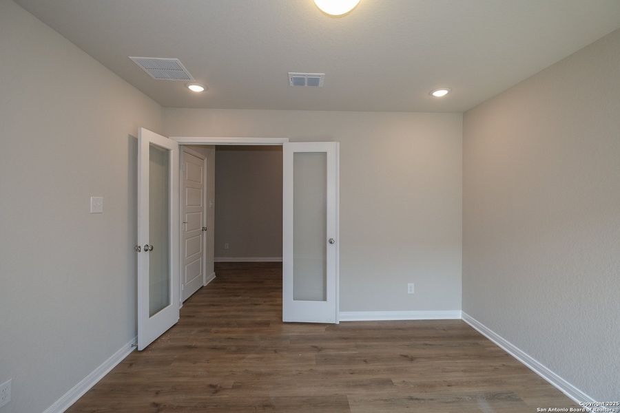 Spacious, unfurnished interior of a new home in Greenspoint Heights, Seguin (Image 25).